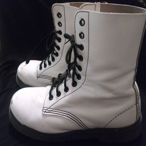 9710 VINTAGE white DOC MARTENS Steel Cap Toe, 10 Eyelet. UK 6 US 8.